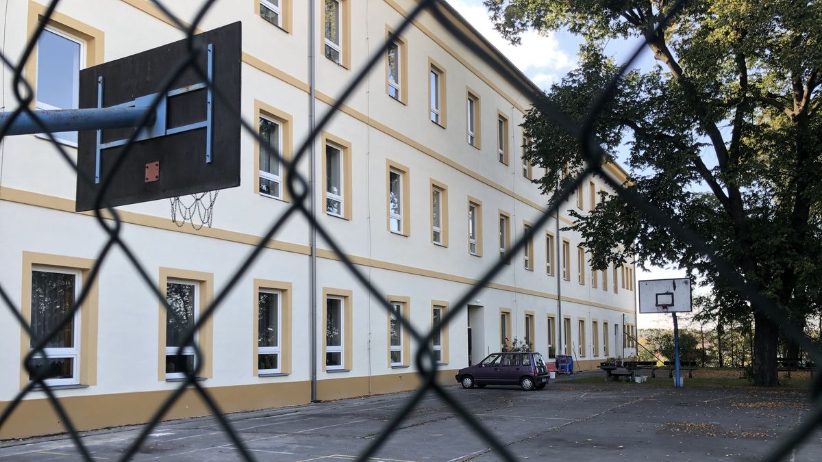 Nová škola klidně bez plotu. Kritici se obávají o bezpečí dětí